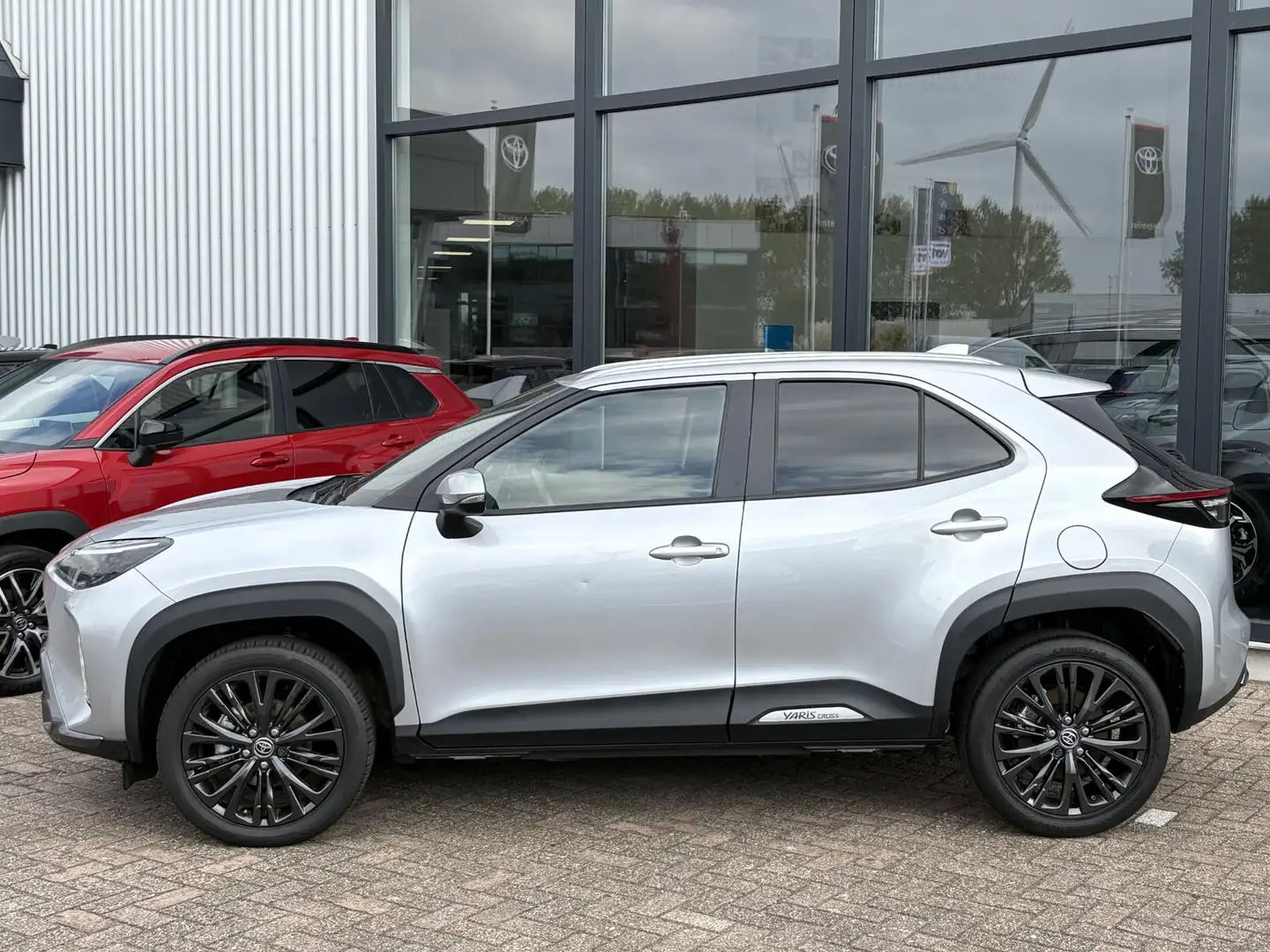 Toyota Yaris Cross 1.5 Hybrid Executive Gris - 2