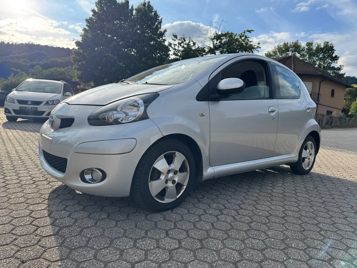 Toyota Aygo Basis Silber - 2
