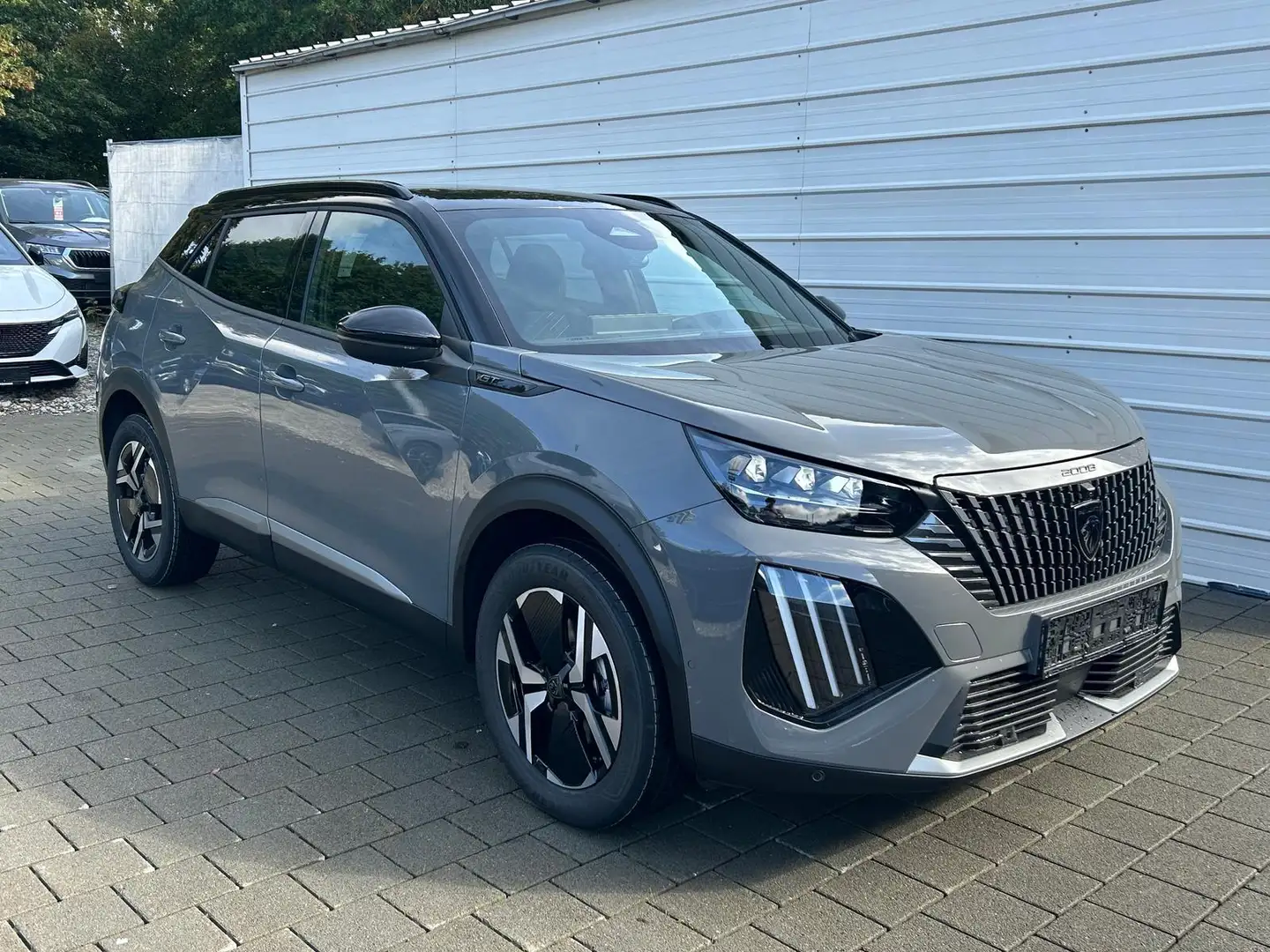 Peugeot 2008 GT HYBRID 145 eDSC Pano*AHK*Android Auto*SHZ*Al... Grau - 1