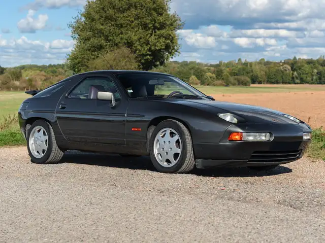 Porsche 924 S4