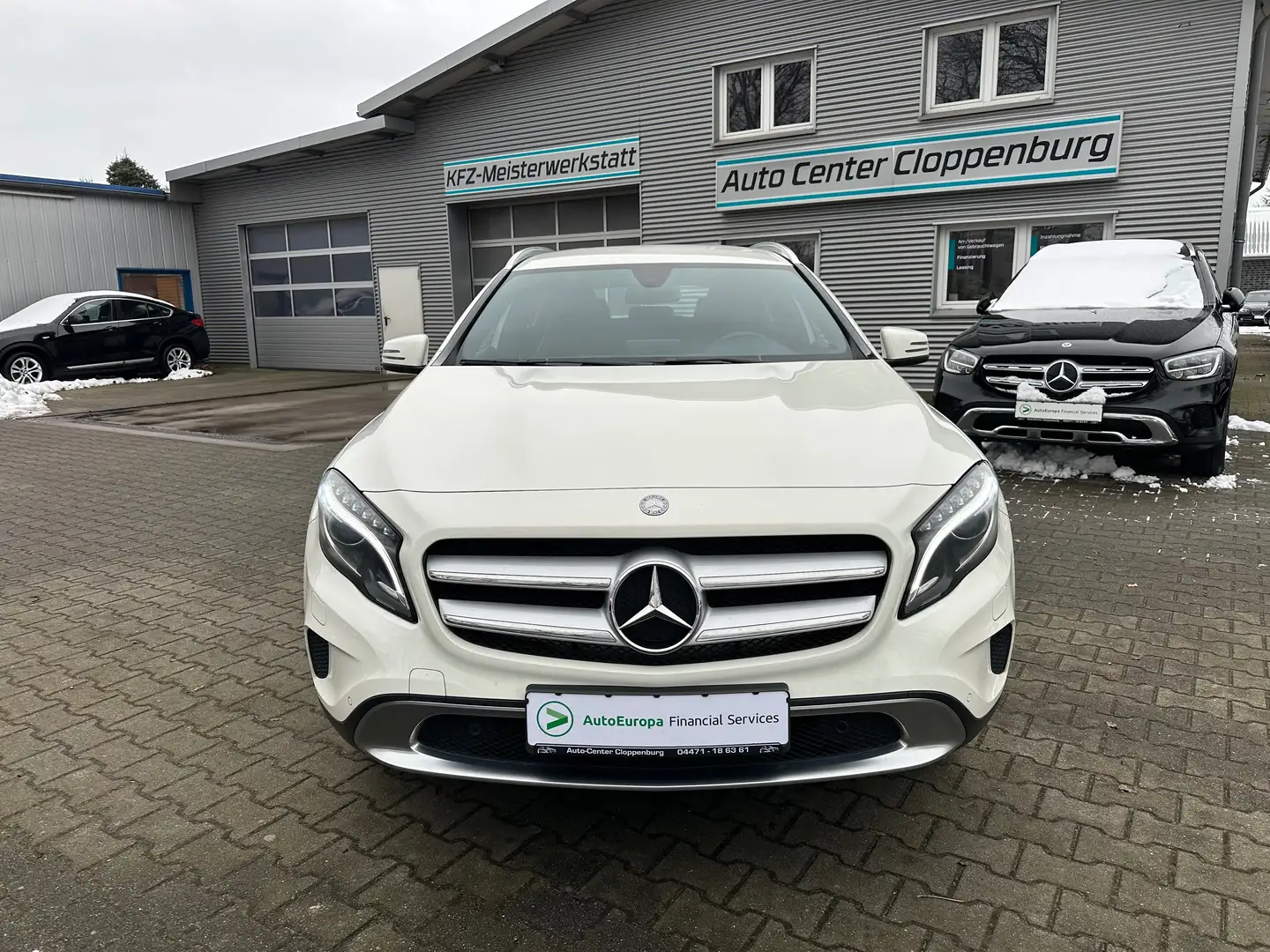 Mercedes-Benz GLA 200 7G-DCT "Urban" Automatik Weiß - 2