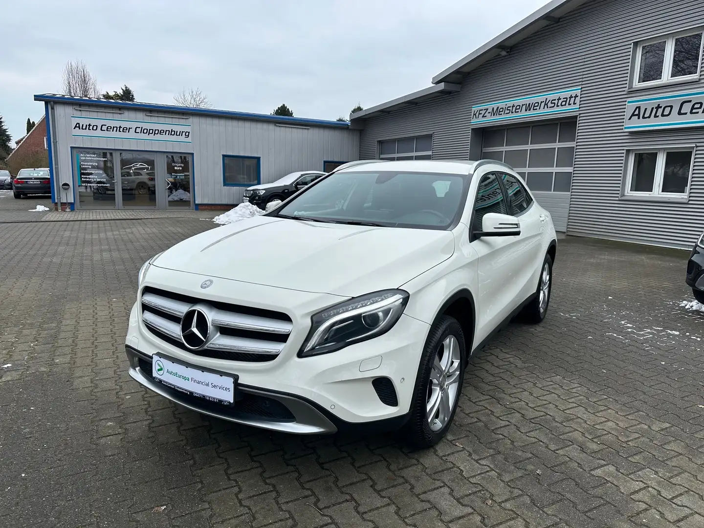 Mercedes-Benz GLA 200 7G-DCT "Urban" Automatik Weiß - 1