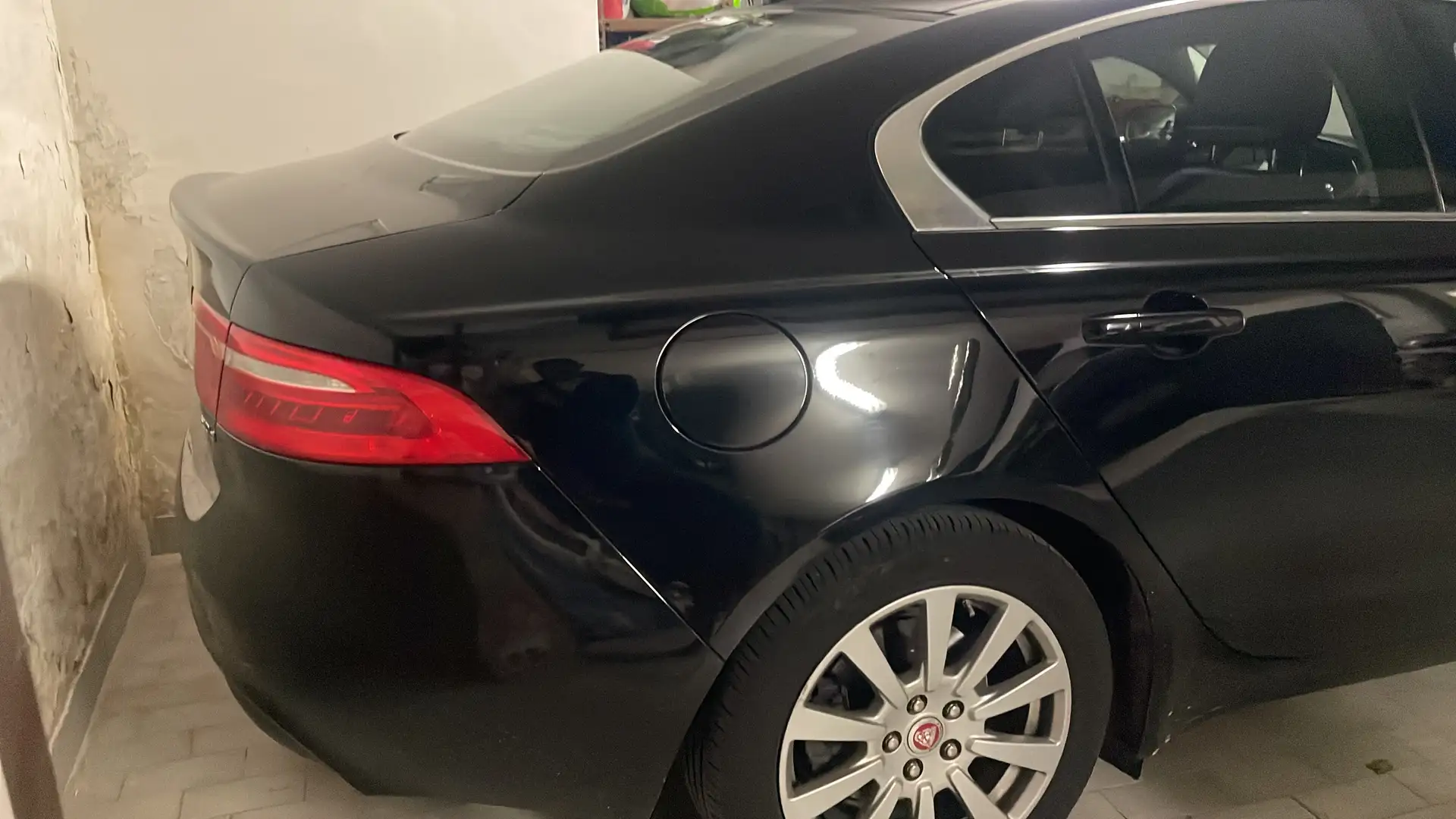 Jaguar XE 2.0d Prestige 180cv auto - 1