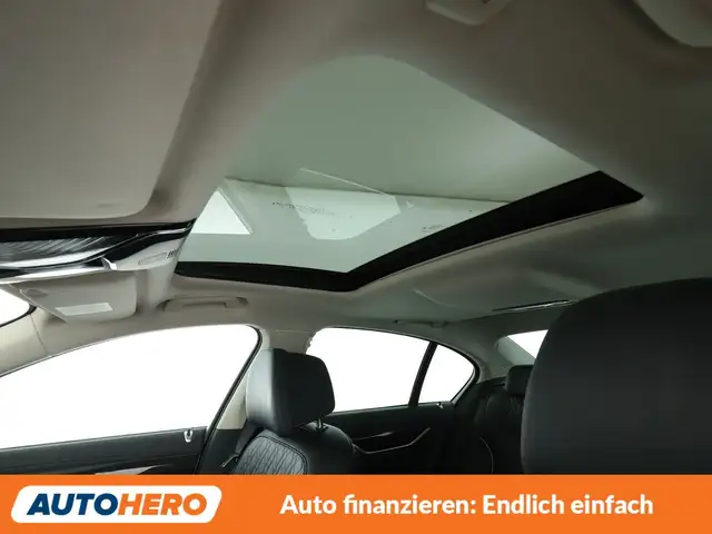 BMW 7 Series view 29