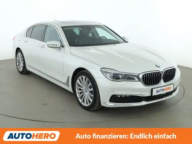 BMW 7 Series view 8