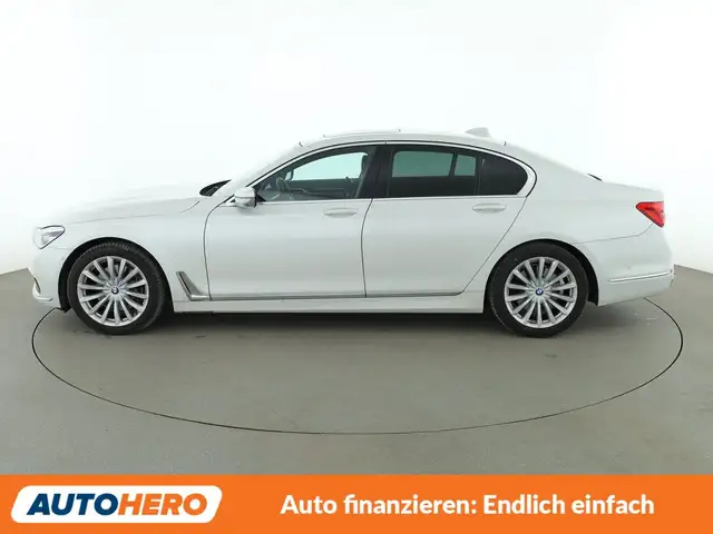 BMW 7 Series view 3