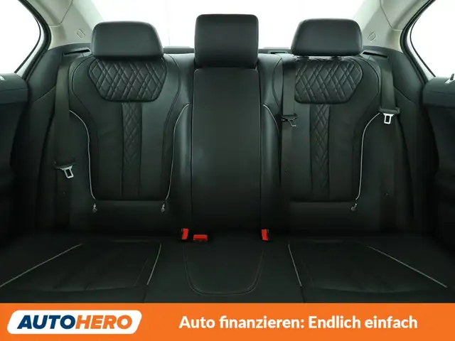 BMW 7 Series view 16