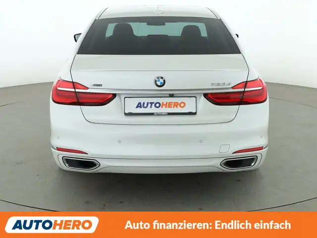 BMW 7 Series view 5