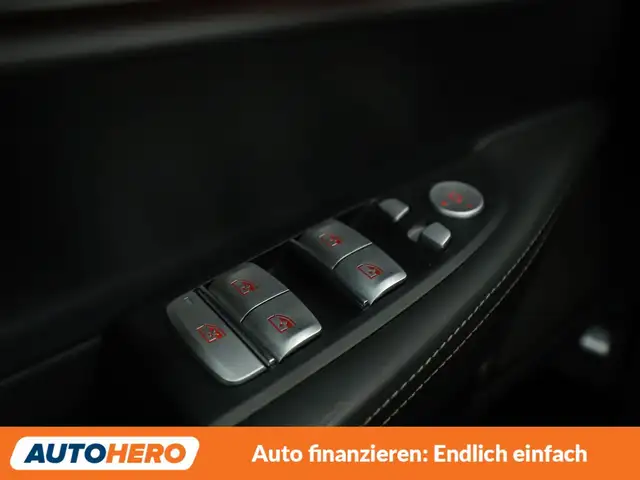 BMW 7 Series view 26