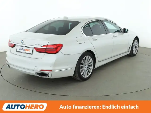 BMW 7 Series view 6