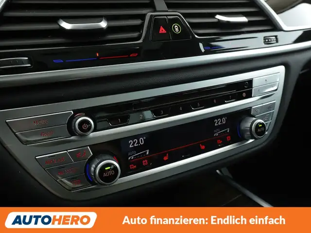 BMW 7 Series view 24