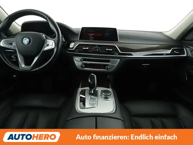 BMW 7 Series view 12