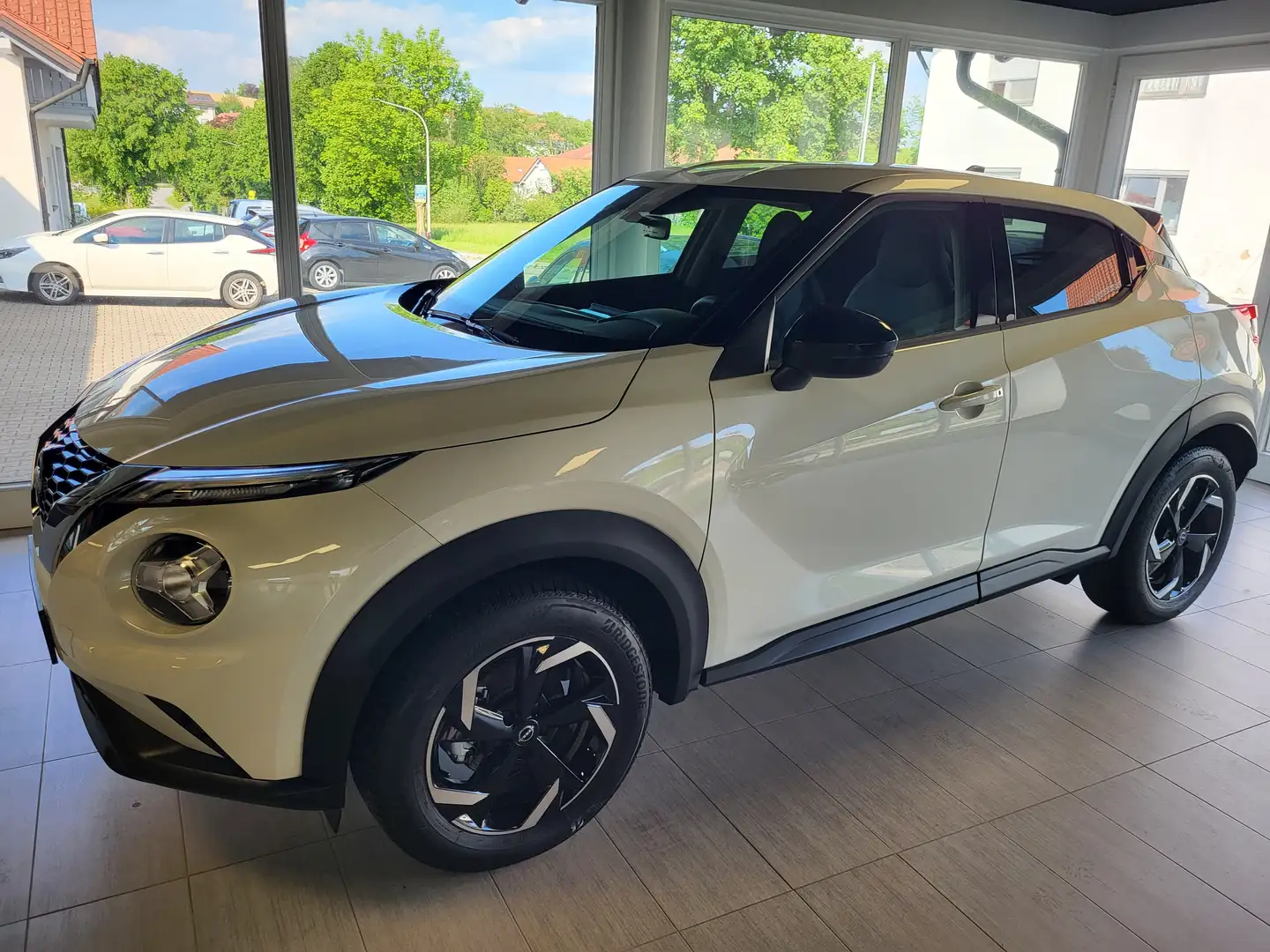 Nissan Juke 1.0 DIG-T N-Style Limitiertes Sondermodell !!! PDC Weiß - 1