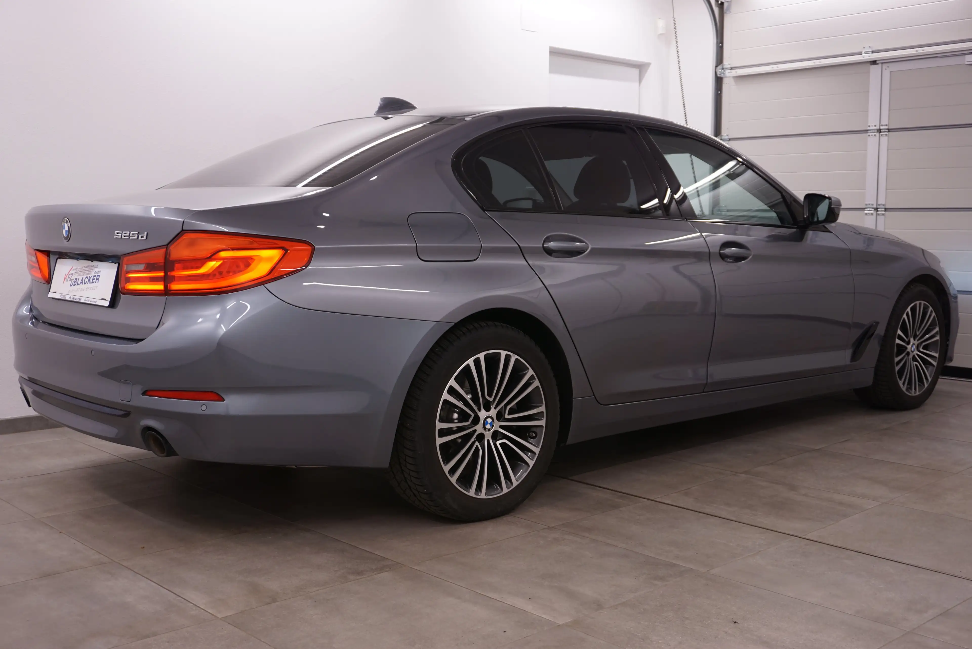 BMW 525 d Sport Line // Limousine // Abstandstempomat // — photo 2