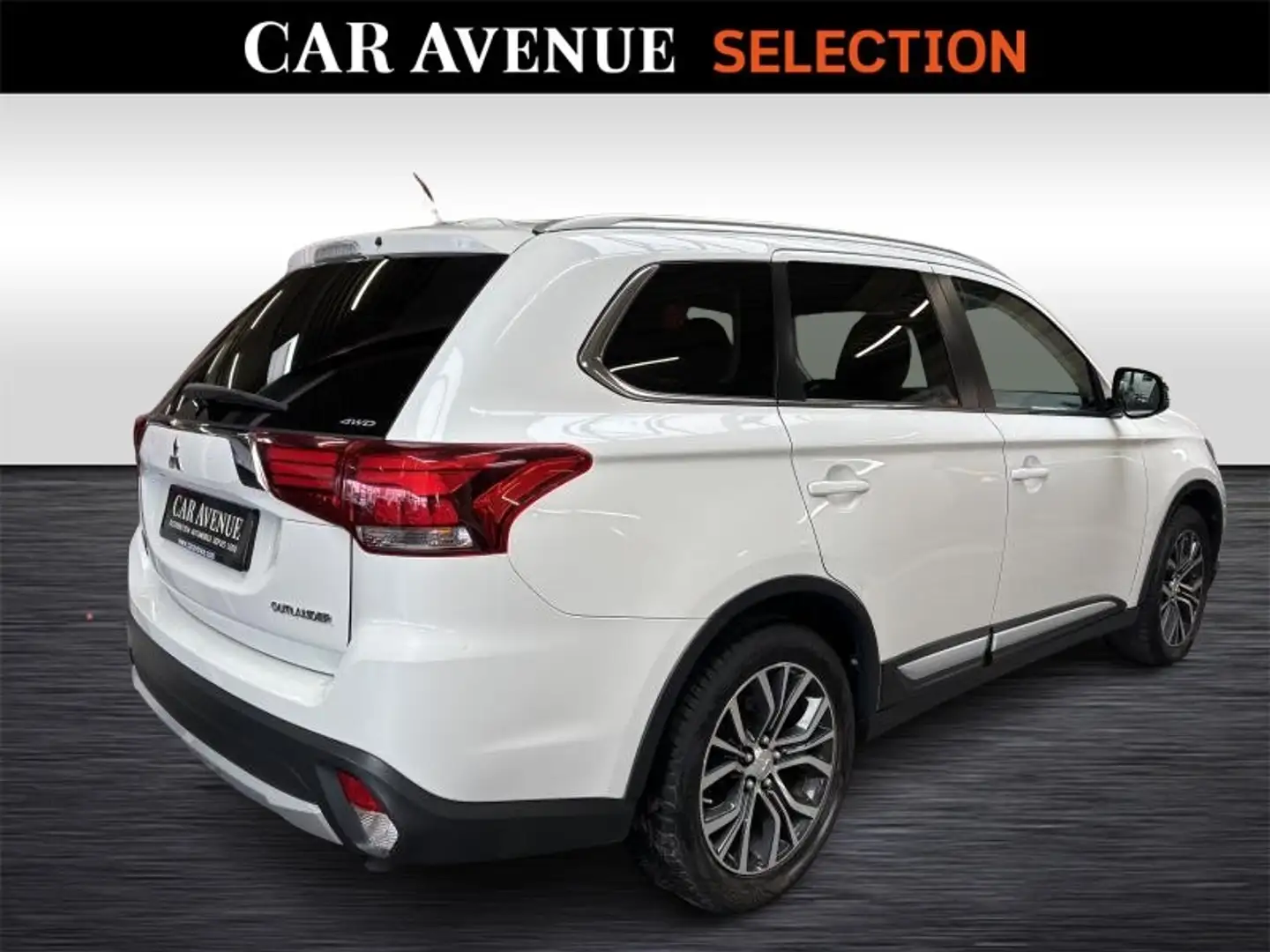 Mitsubishi Outlander AWD 7PL Blanc - 2