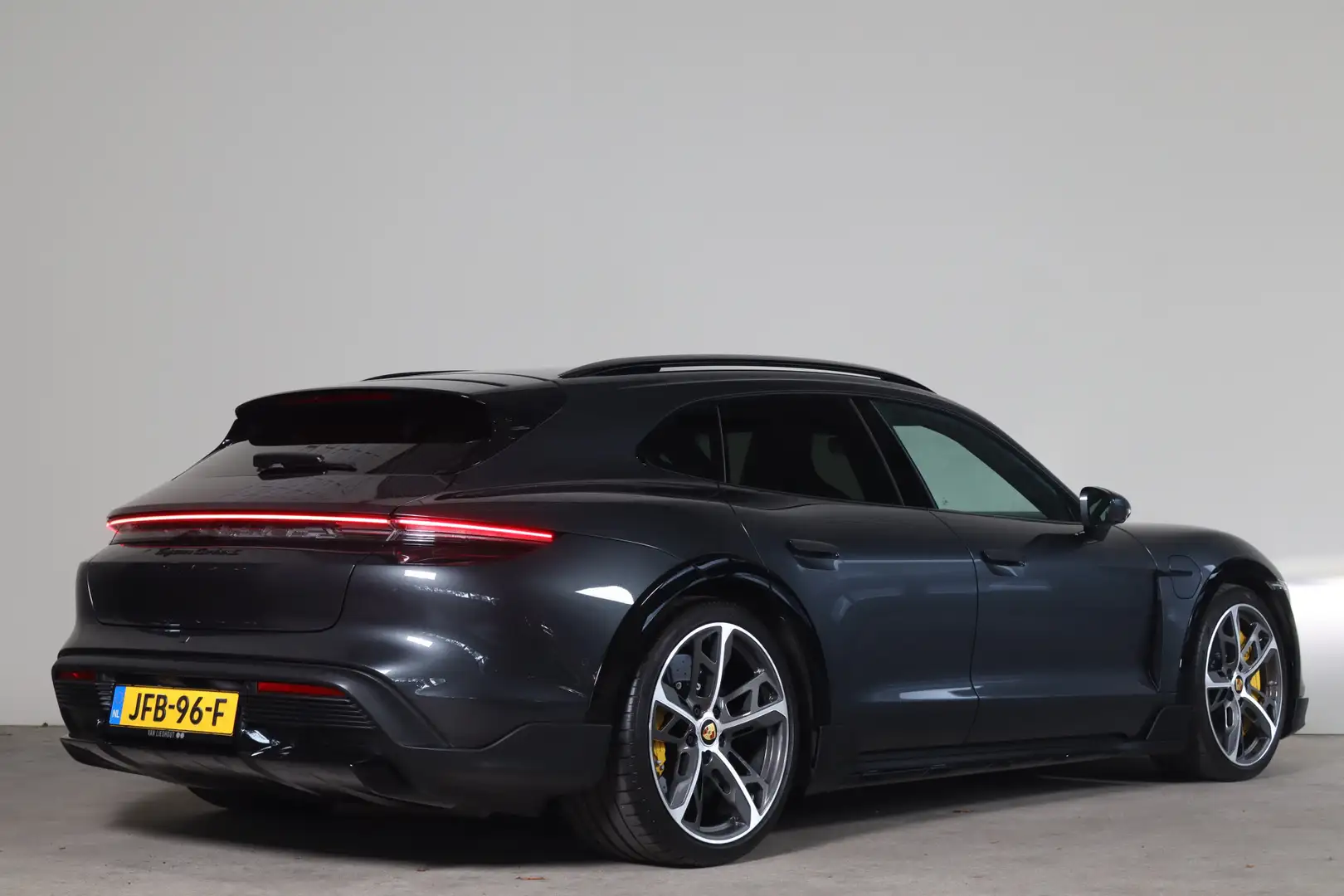 Porsche Taycan TURBO S 93kWh Fabrieksgarantie T/M 03-2027 Carbon Grijs - 2
