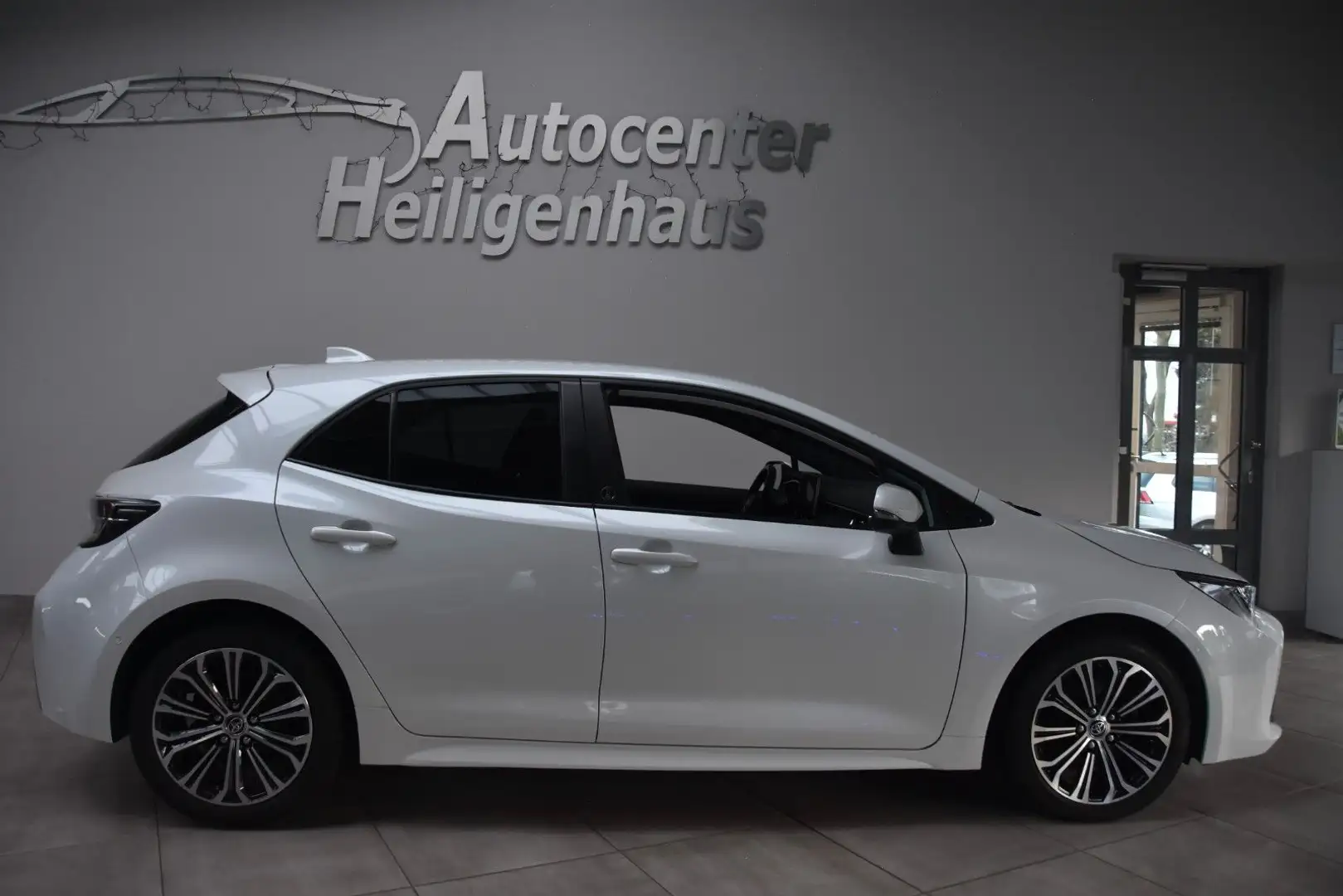 Toyota Corolla Hybrid Team D LED Kamera AppNavi Tempo Weiß - 2