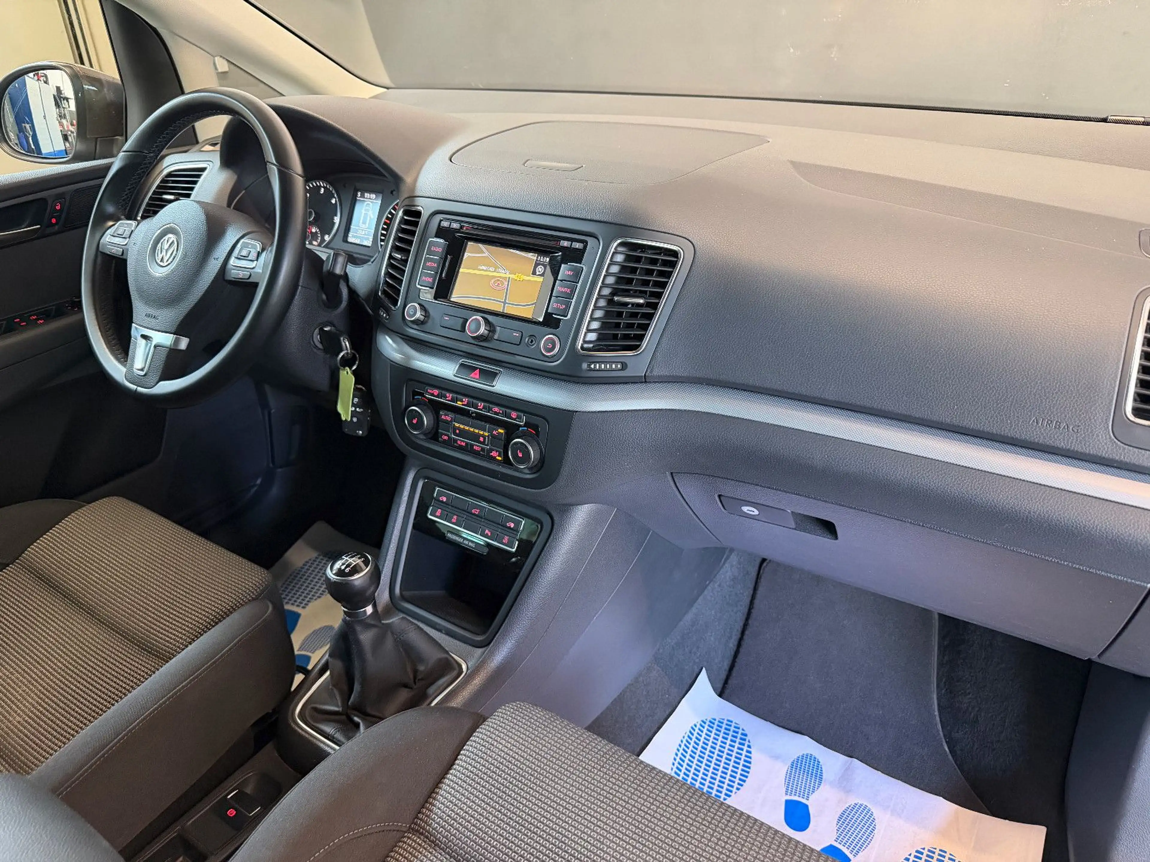 Volkswagen Sharan 2.0 Comfortline/AHK/NAVI/1.HAND/7-SITZER — photo 11