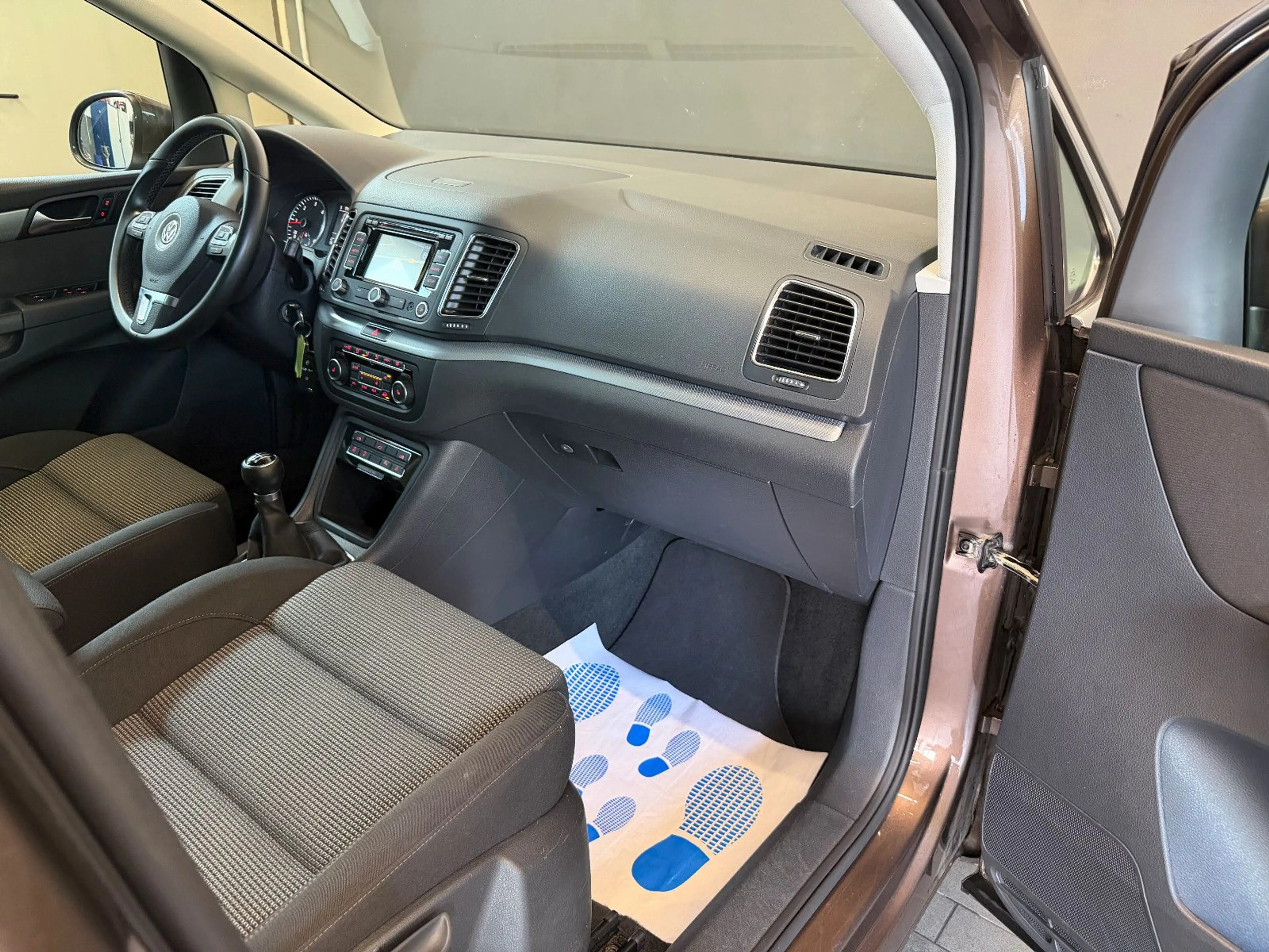 Volkswagen Sharan 2.0 Comfortline/AHK/NAVI/1.HAND/7-SITZER — photo 12
