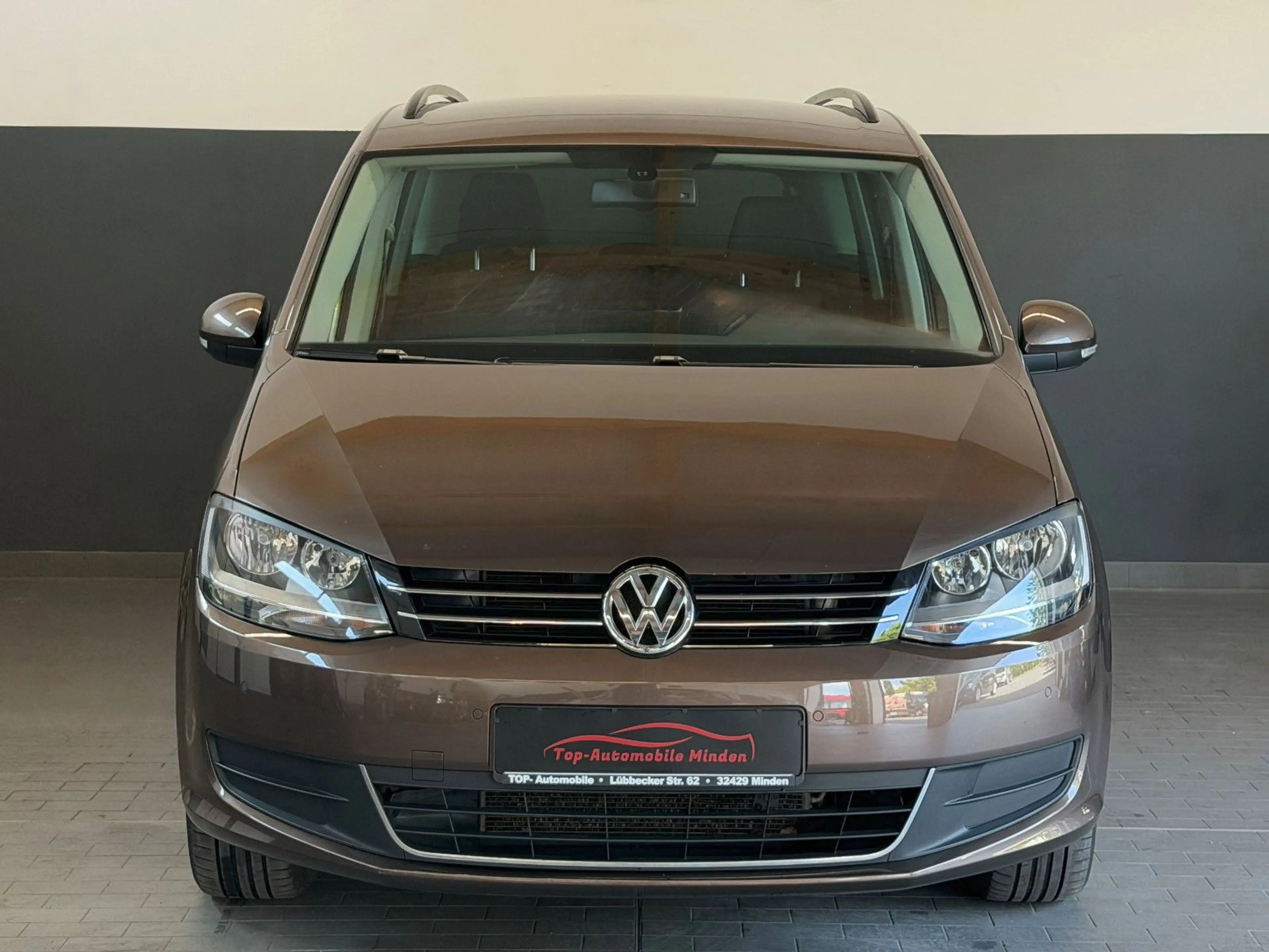 Volkswagen Sharan 2.0 Comfortline/AHK/NAVI/1.HAND/7-SITZER — photo 2