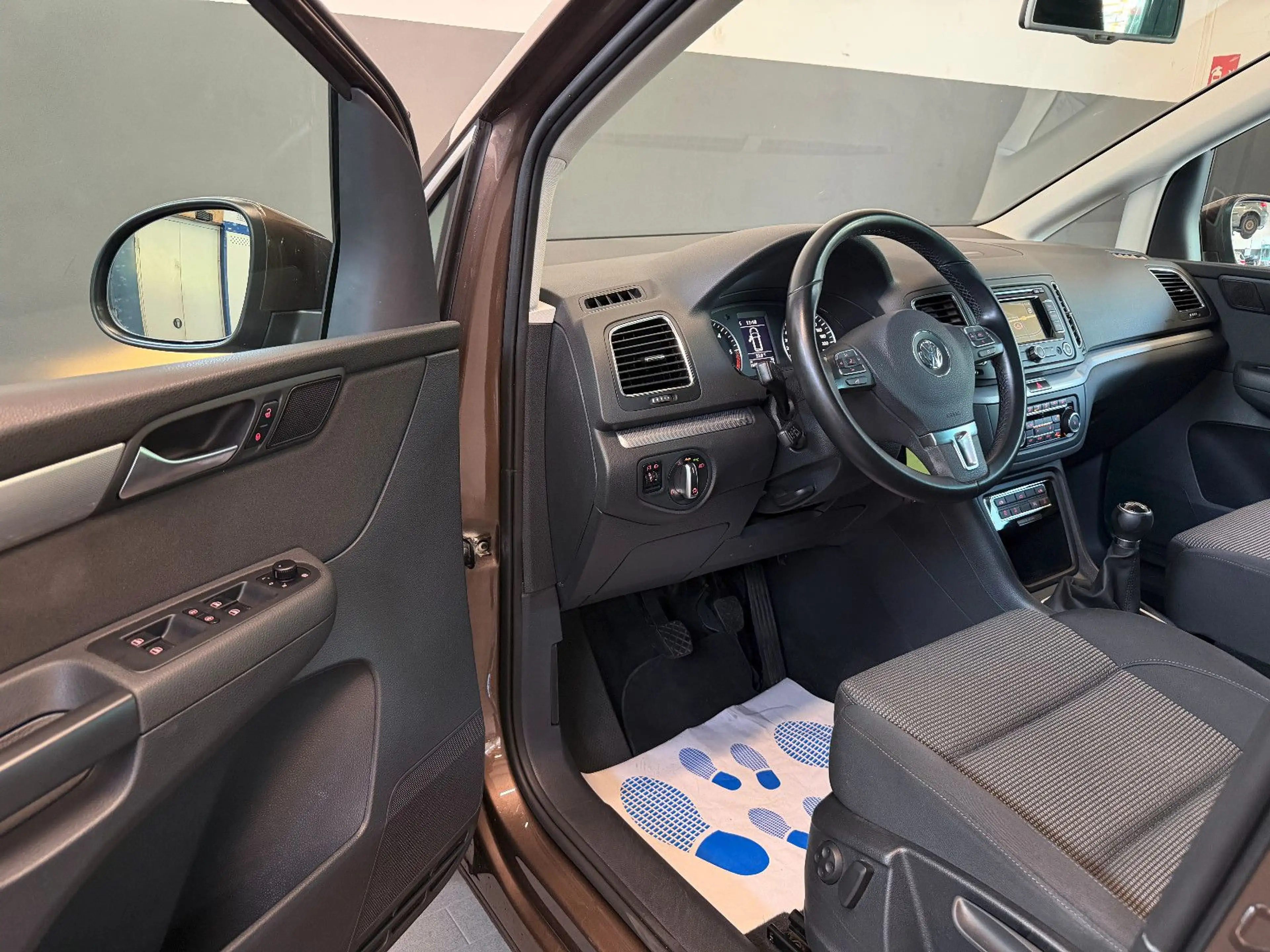 Volkswagen Sharan 2.0 Comfortline/AHK/NAVI/1.HAND/7-SITZER — photo 8