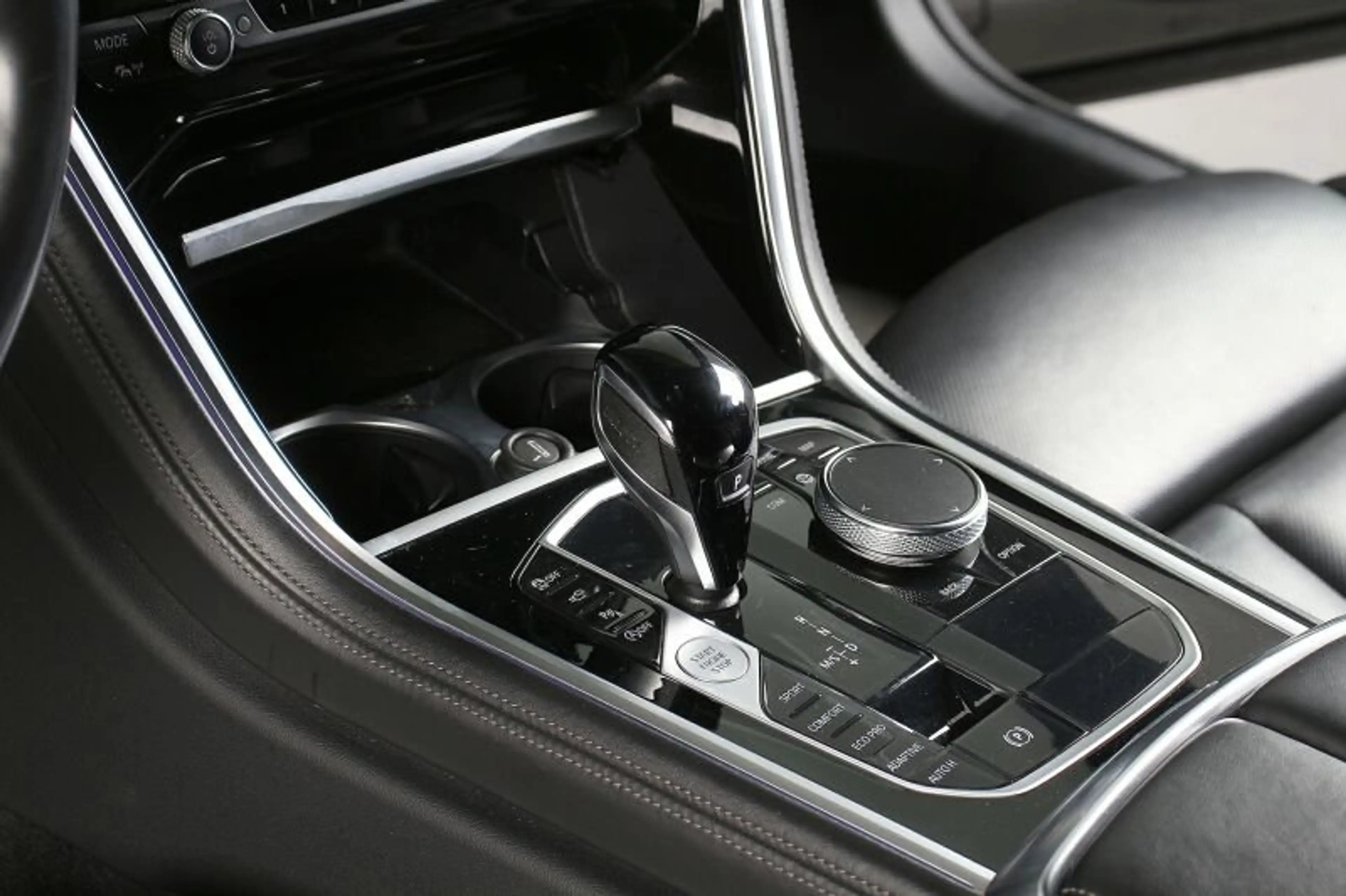 BMW M850 i xDrive Gran Coupé Laser HuD ACC Park+ B&W — photo 9