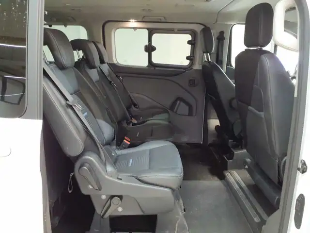 Ford Tourneo view 13