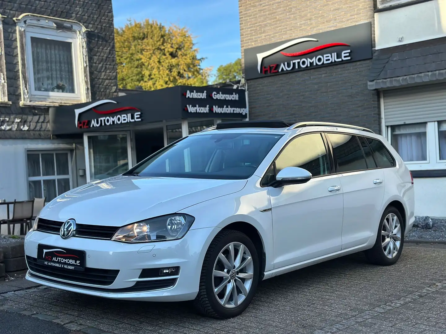 Volkswagen Golf VII Variant 1.2 TSI Lounge BMT*PANO*NAV*AHK Weiß - 1