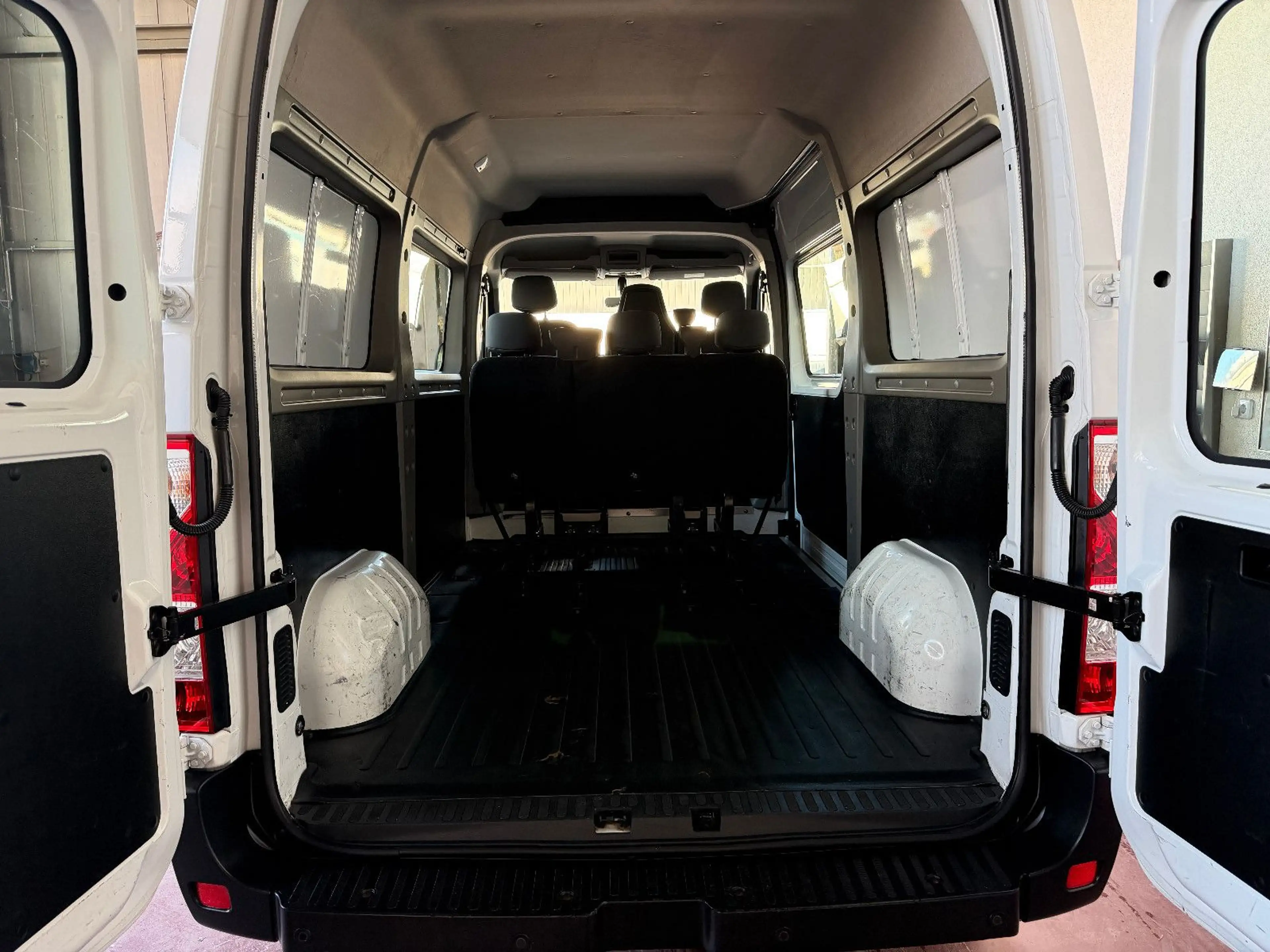 Renault Master III Kombi L2H2 3,3t — photo 7