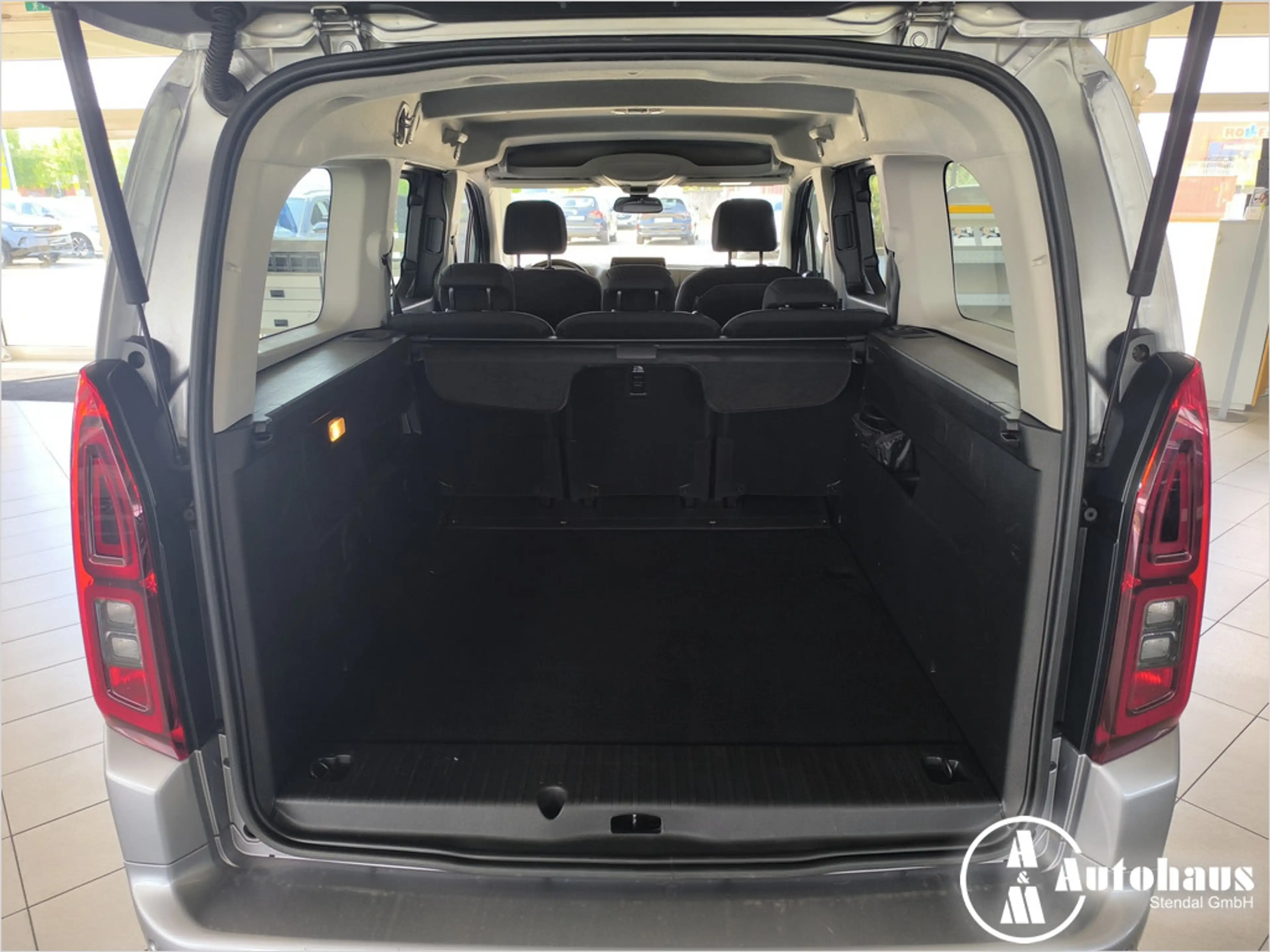 Opel Combo Life E 1.5 Edition KLIMA PDC SHZ NAVI — photo 6