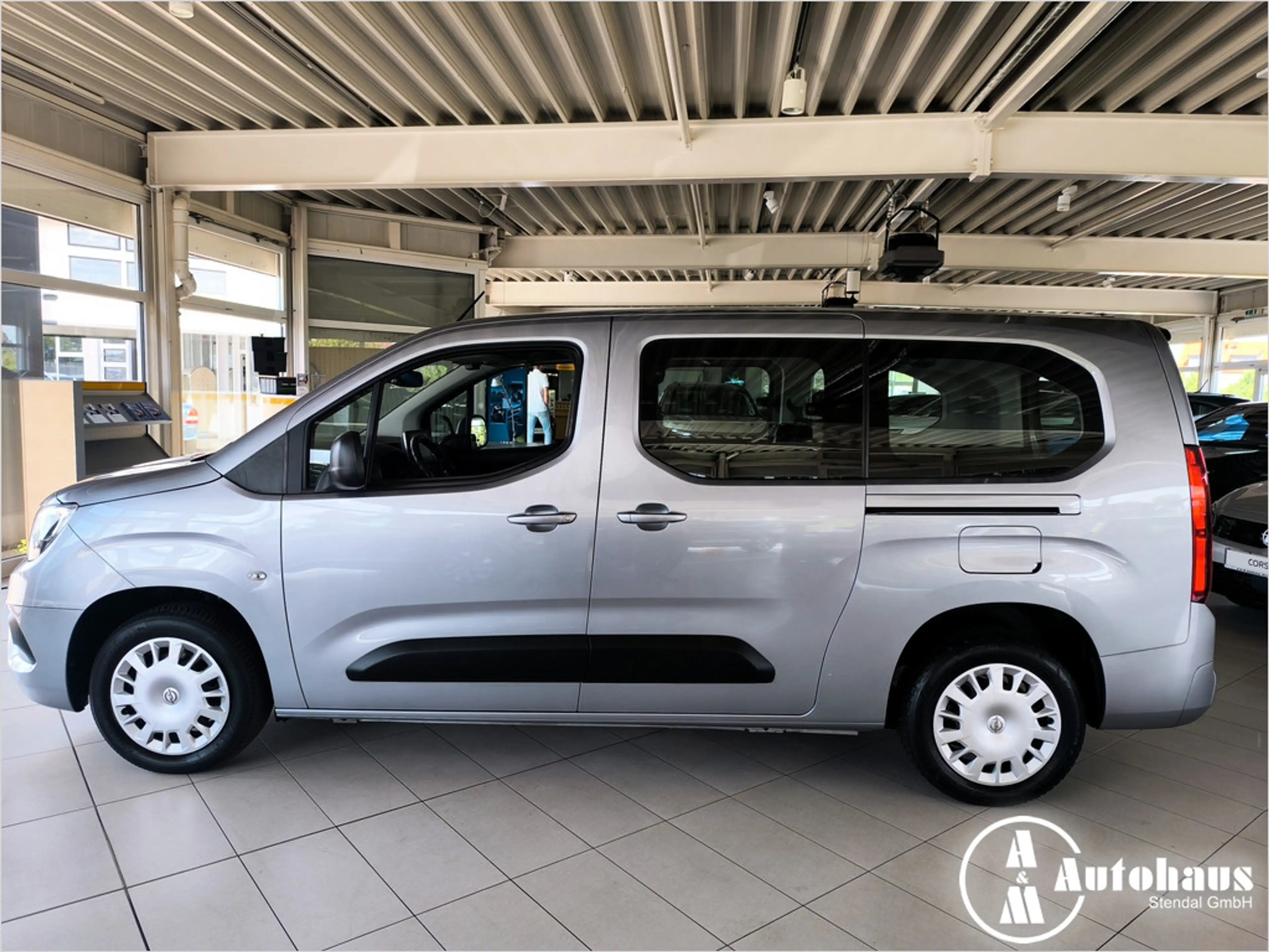 Opel Combo Life E 1.5 Edition KLIMA PDC SHZ NAVI — photo 5