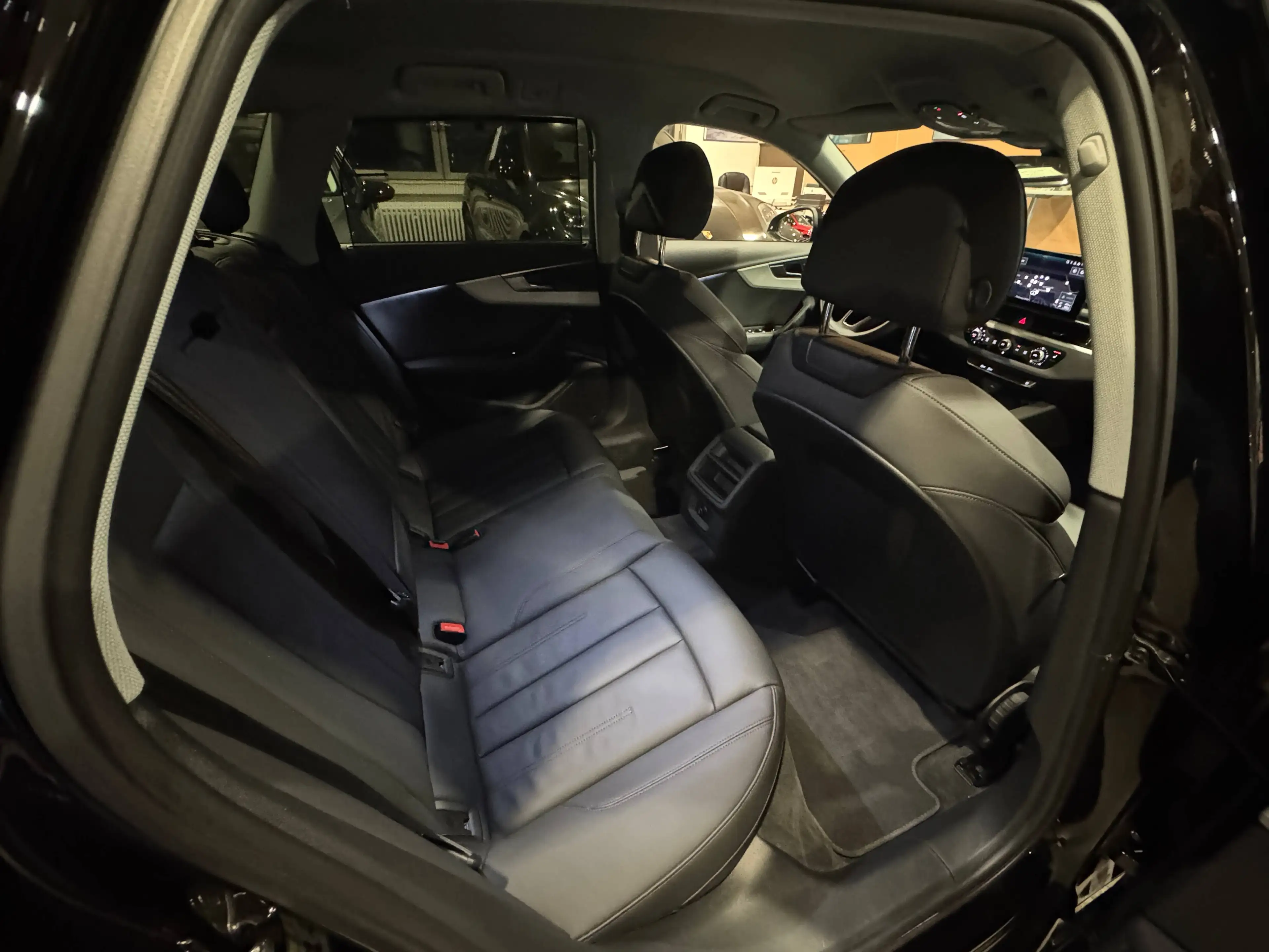 Audi A4 35 TDI,Sport,S-tronic,LED Matrix,Leder,NAVI MMI,AHK, ER+SR, Garantie — photo 22