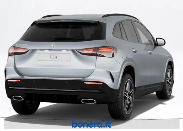 Mercedes-Benz Gla view 3