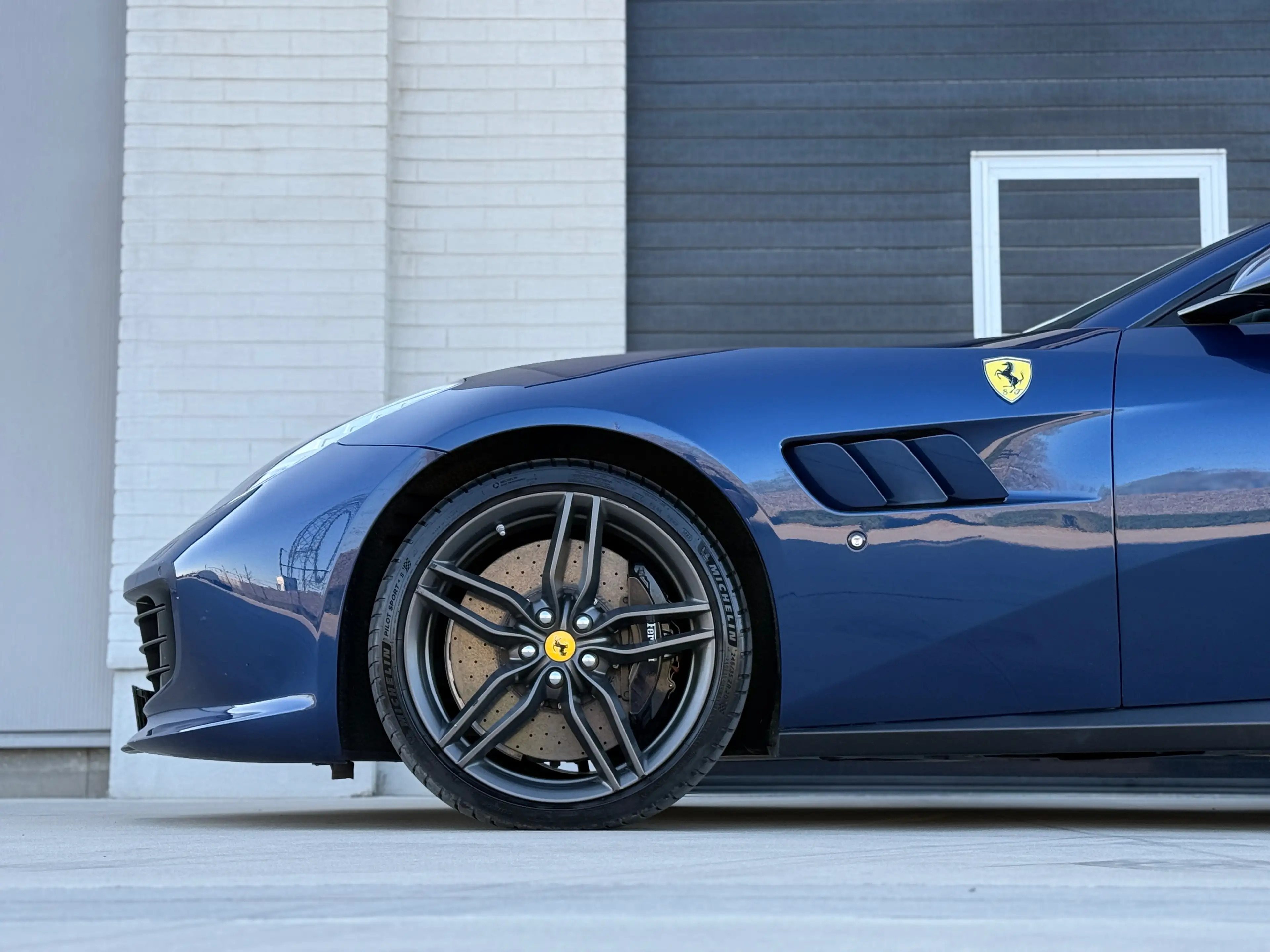 Ferrari GTC4 Lusso GTC4 Lusso 6.3i V12 — photo 7