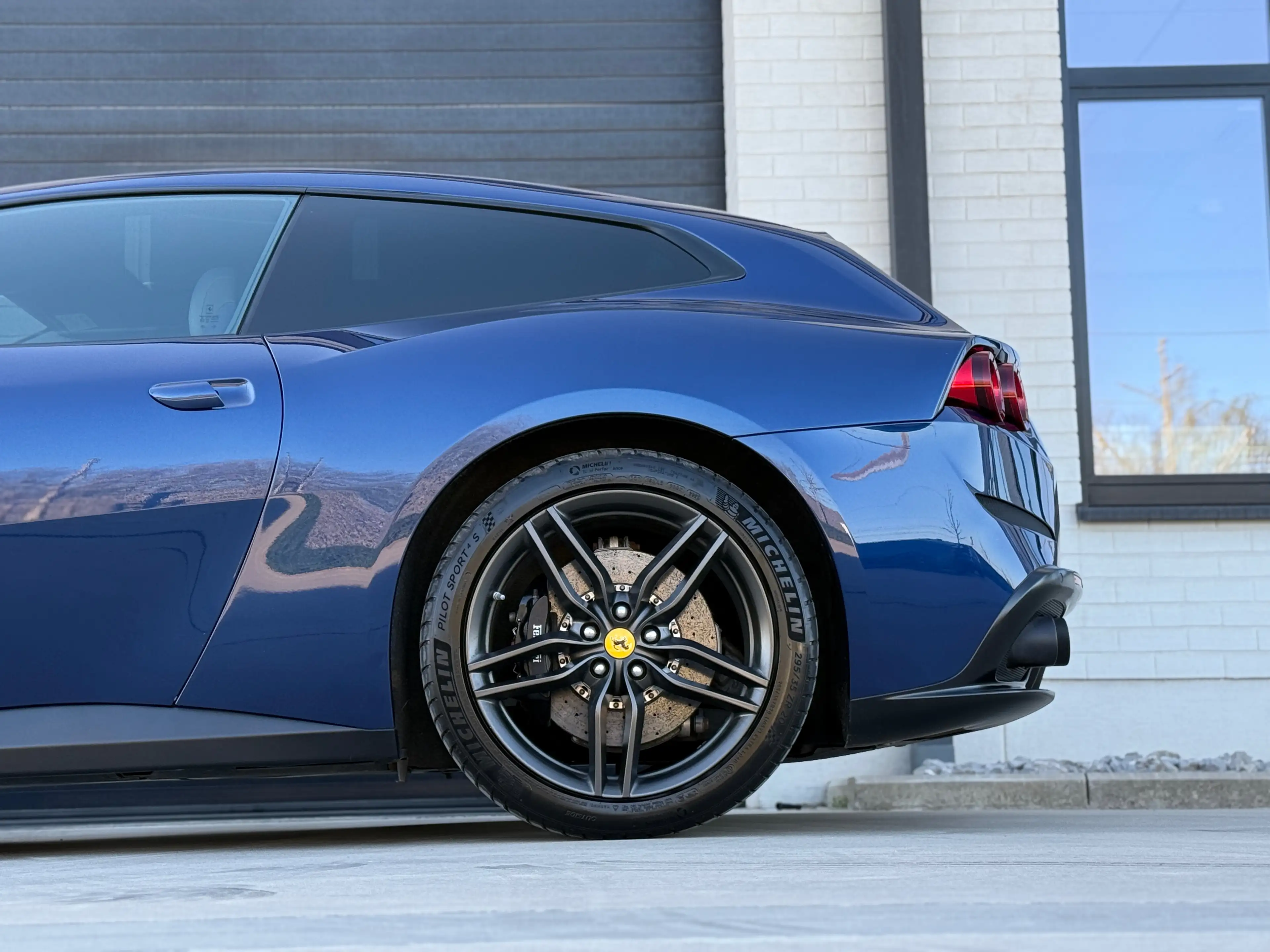 Ferrari GTC4 Lusso GTC4 Lusso 6.3i V12 — photo 9