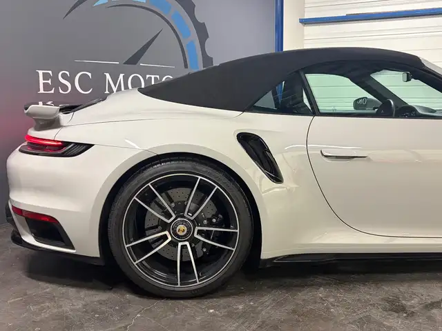 Porsche 911 view 5