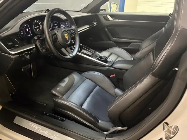 Porsche 911 view 11