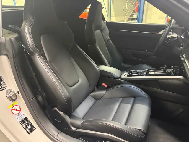 Porsche 911 view 13