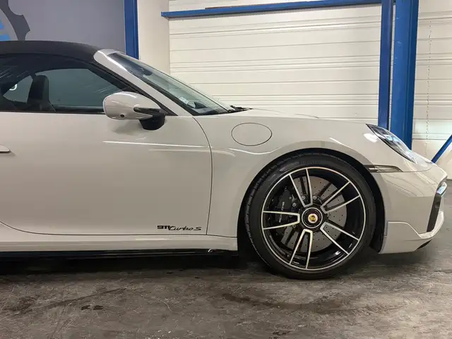 Porsche 911 view 6