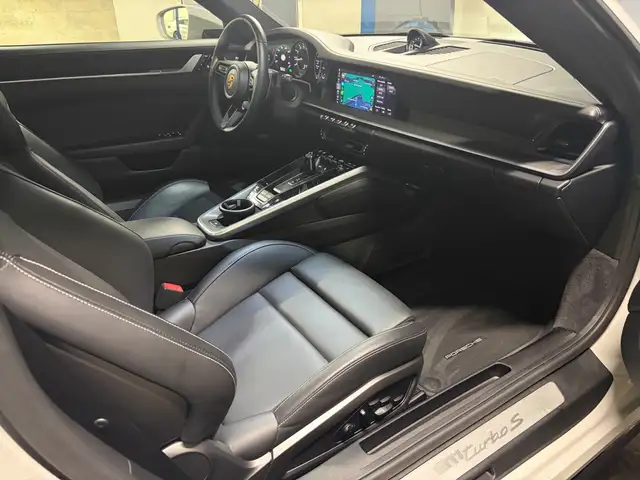 Porsche 911 view 12