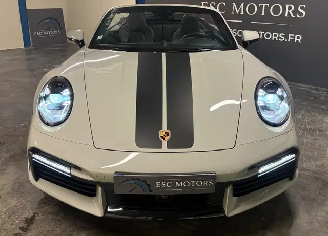 Porsche 911 view 3