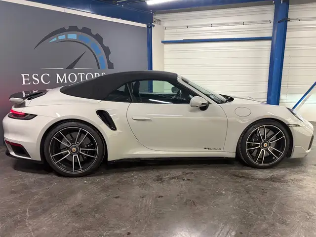 Porsche 911 view 4