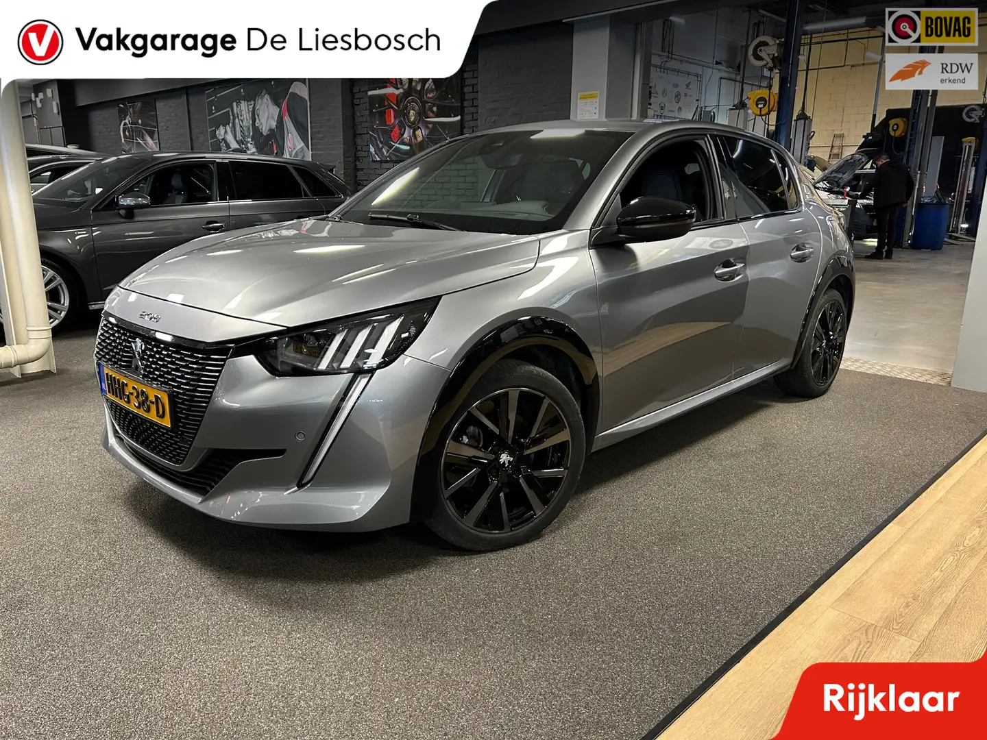 Peugeot 208 1.2 PureTech GT / Navigatie / DAB / Camera / pdc v Gris - 1