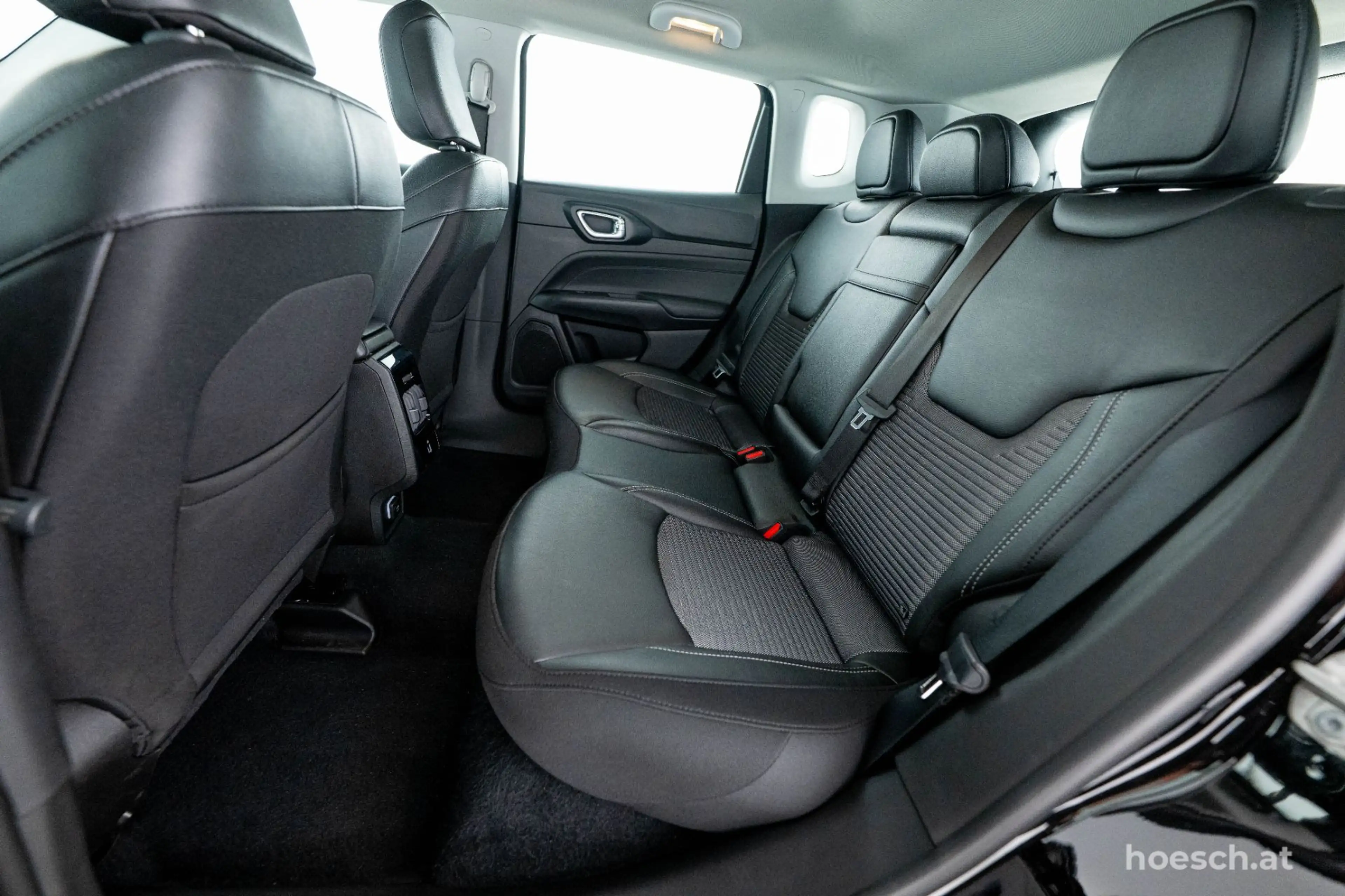 Jeep Compass T4 130 Aut. WINTER-PAKET LED 360° ACC ++ — photo 7