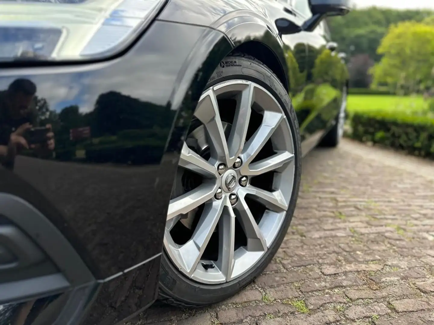 Volvo V60 2.0 T4 | AutoPilot | Bliss | Camera | All Seasons Zwart - 2