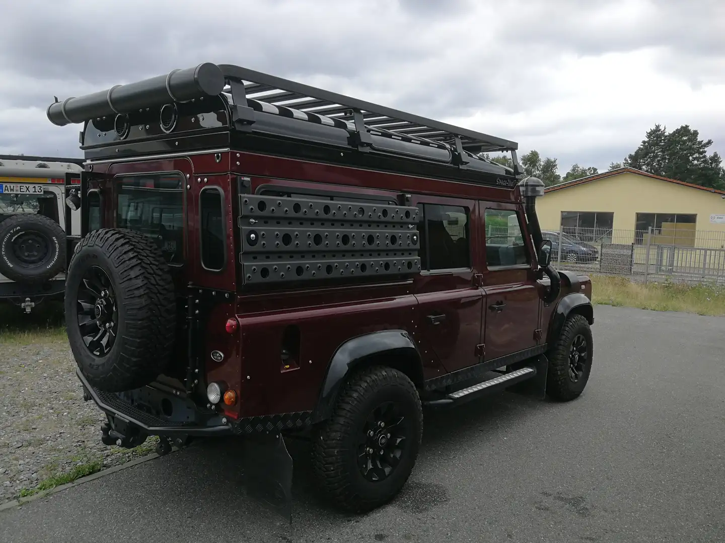 Land Rover Defender 110 DPF Station Wagon SE Rot - 2