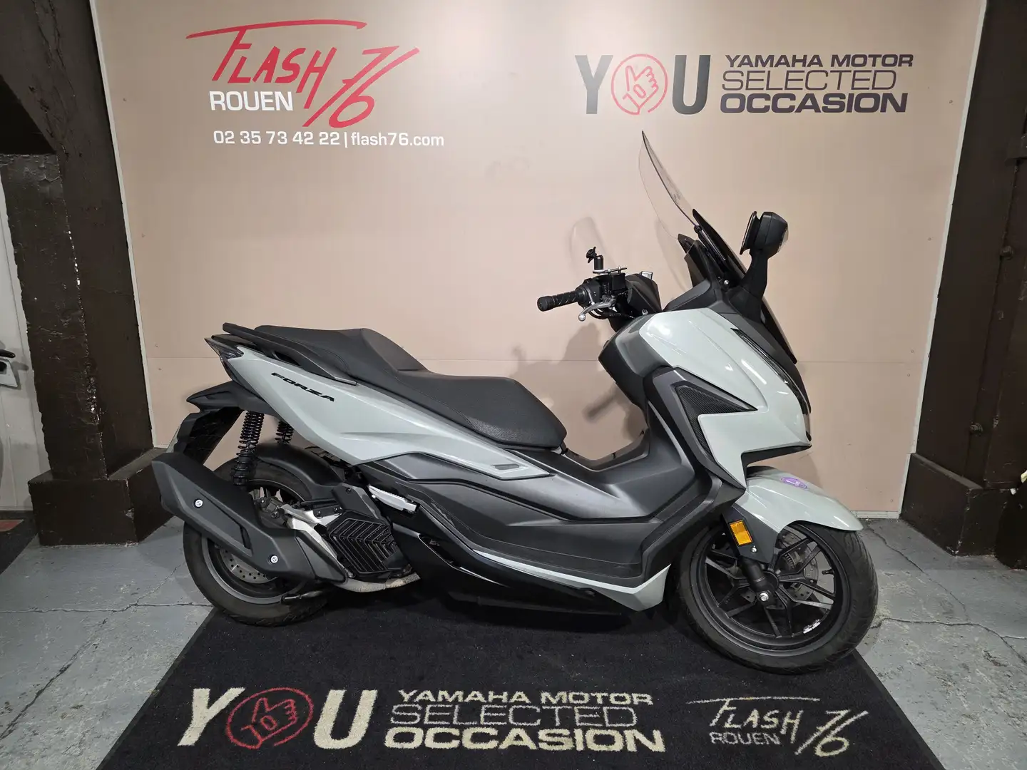 Honda Forza 125 Gris - 1