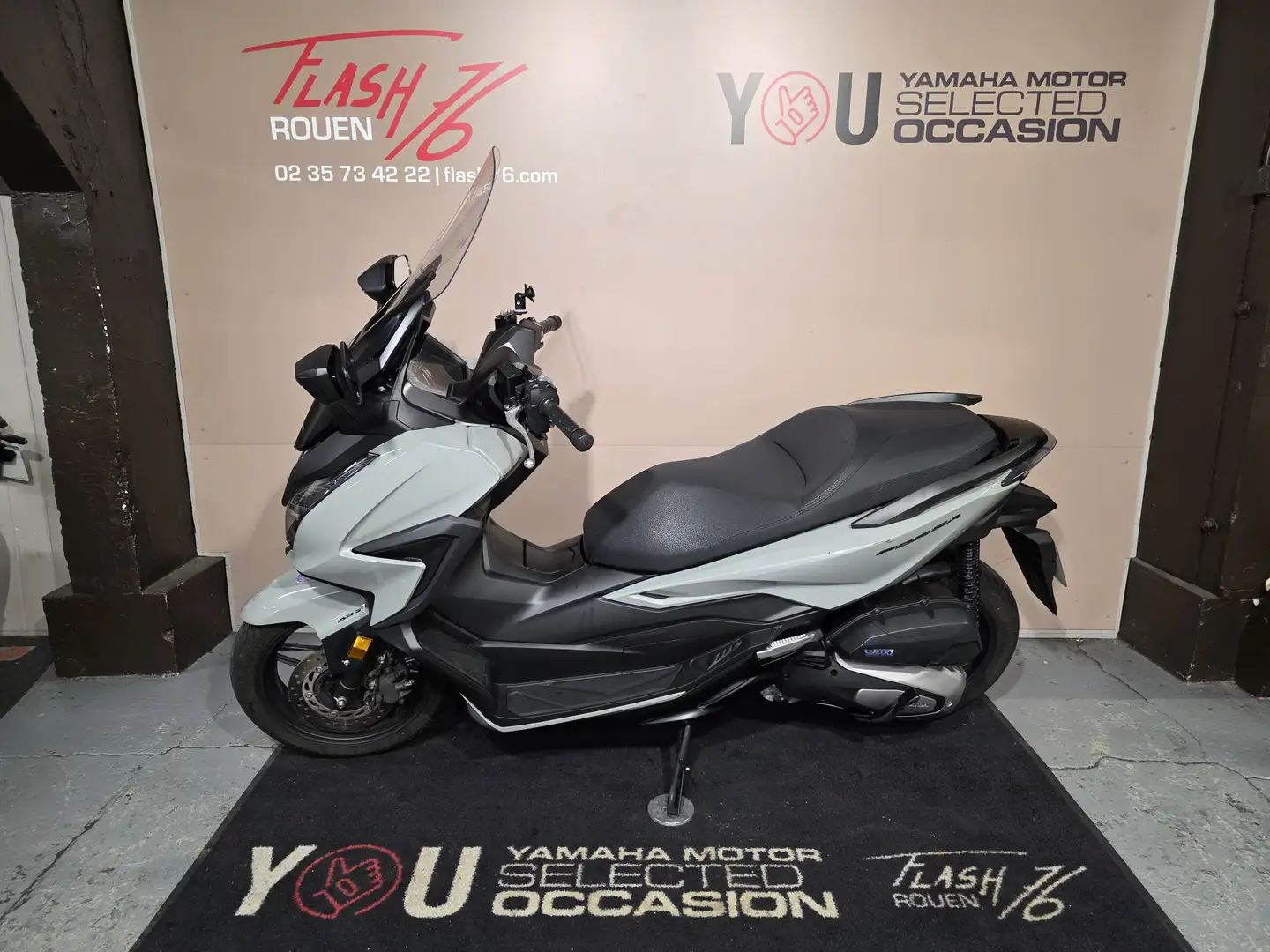 Honda Forza 125 Gris - 2