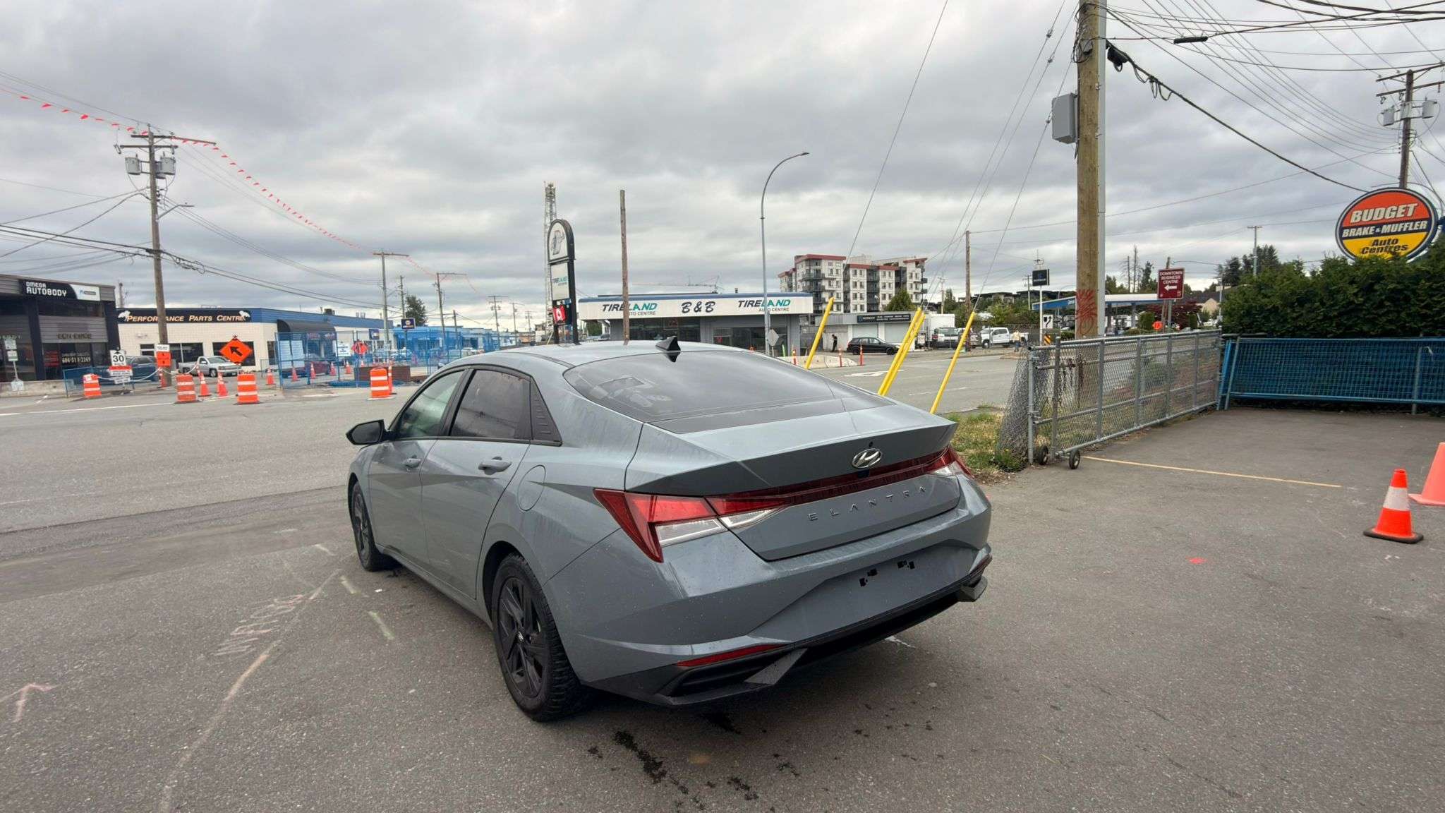 2022 Hyundai Elantra — view 6