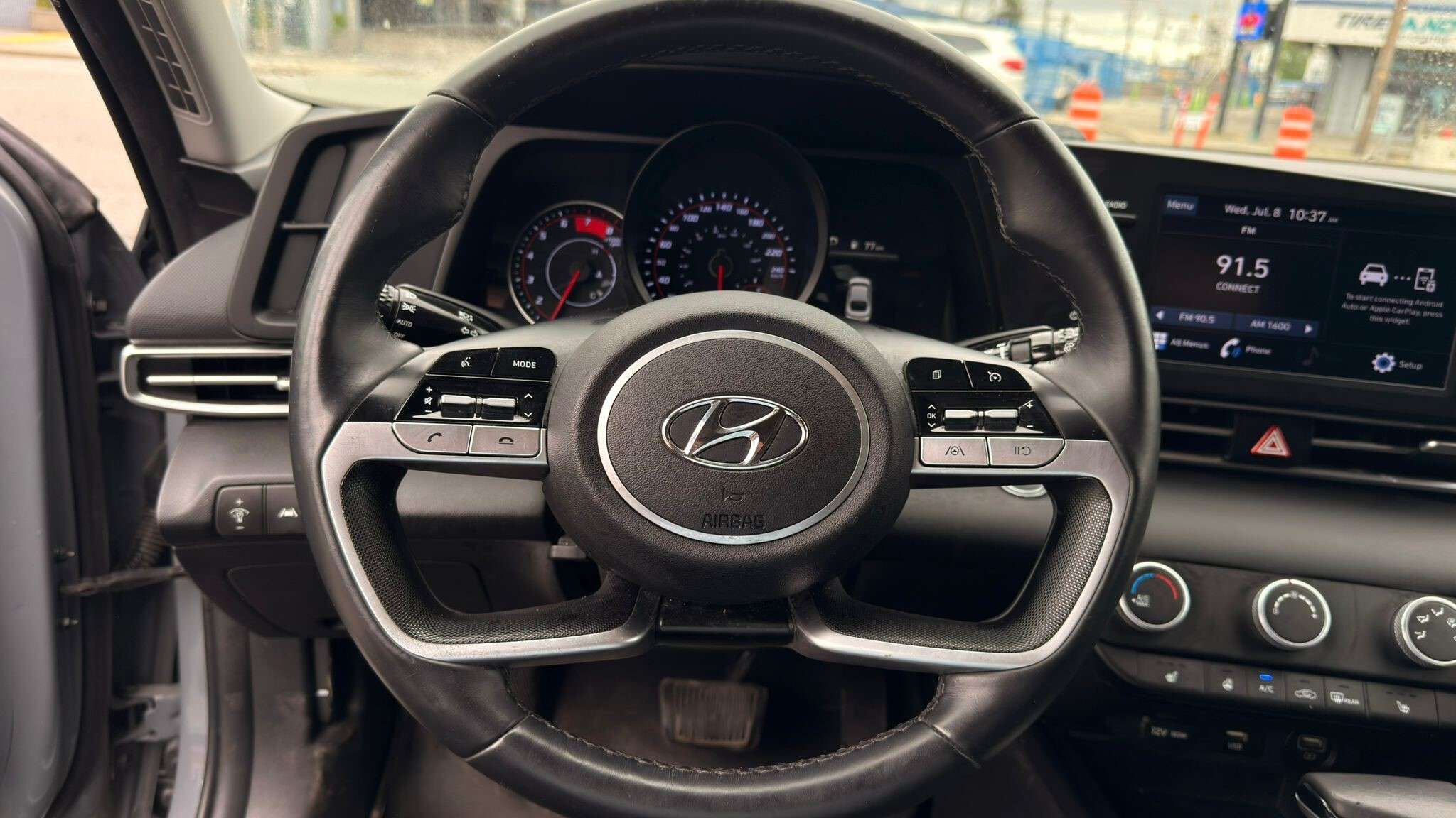 2022 Hyundai Elantra — view 11